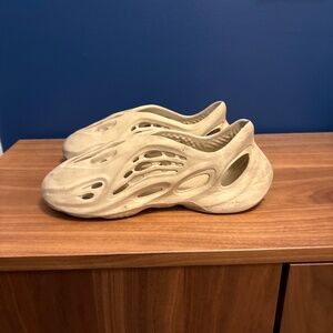 Yeezy foam runners bone color